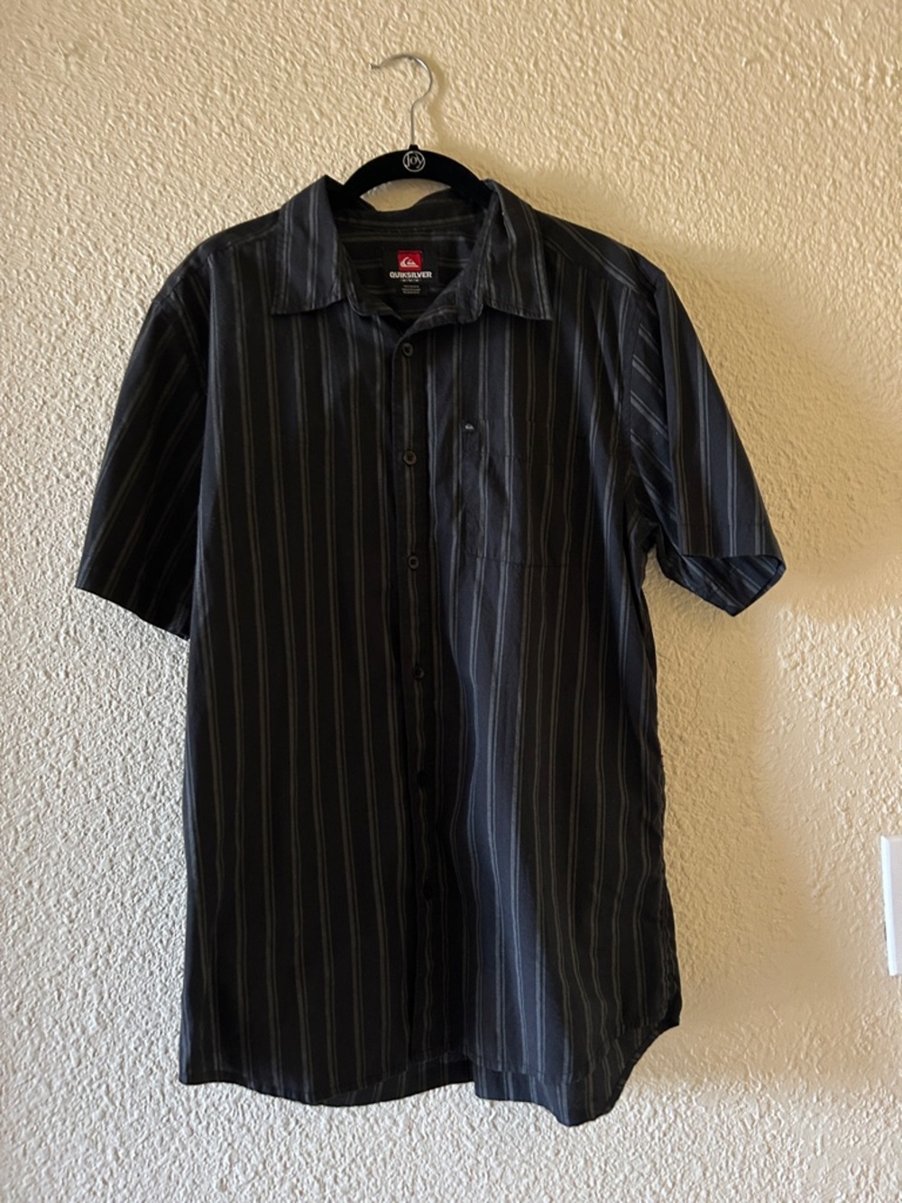Quiksilver Men's Black with Gray Stripe Short-Sleeve Button-Down Shirt